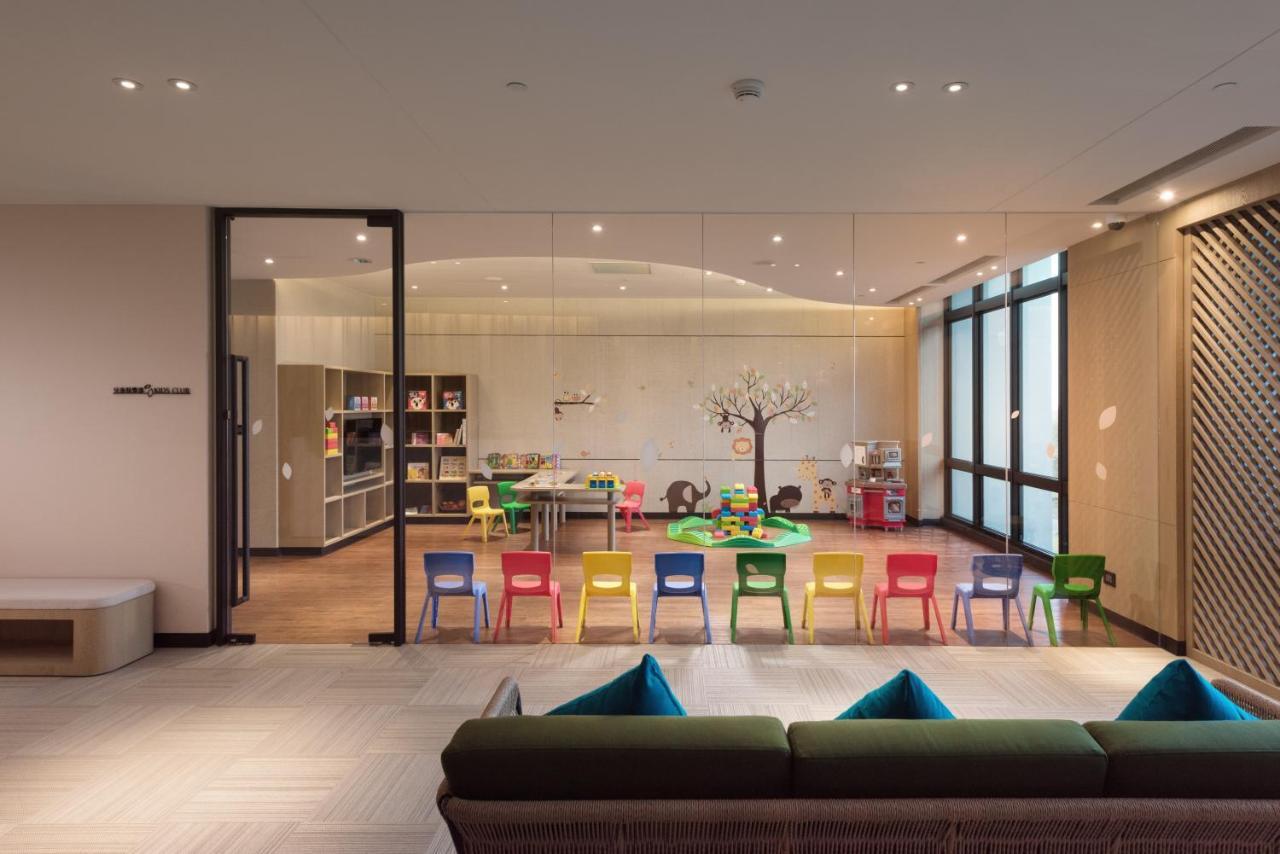 크라운 플라자 타이난 호텔 외부 사진 The Children's Club at the hotel