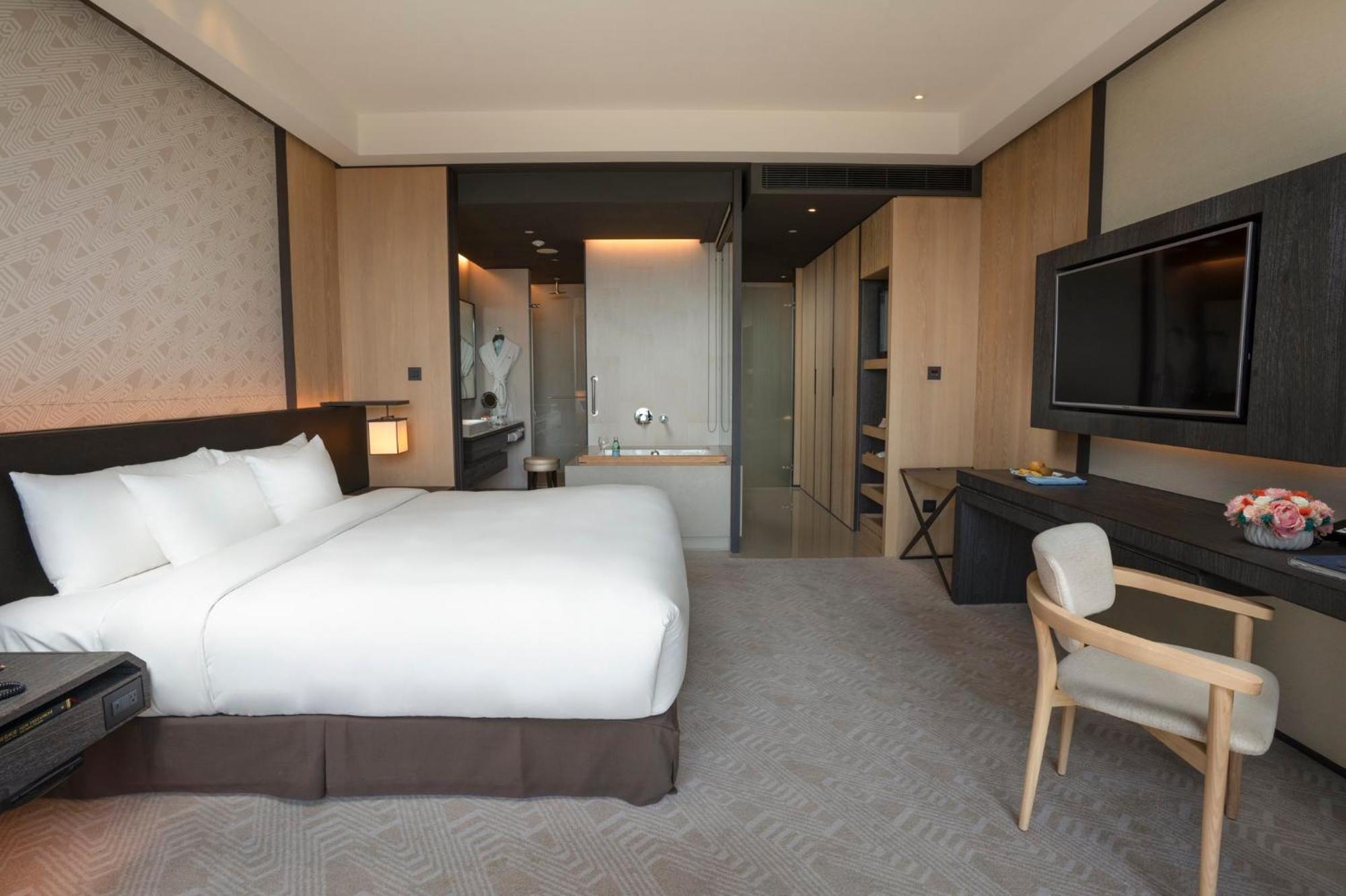 크라운 플라자 타이난 호텔 외부 사진 Deluxe Room