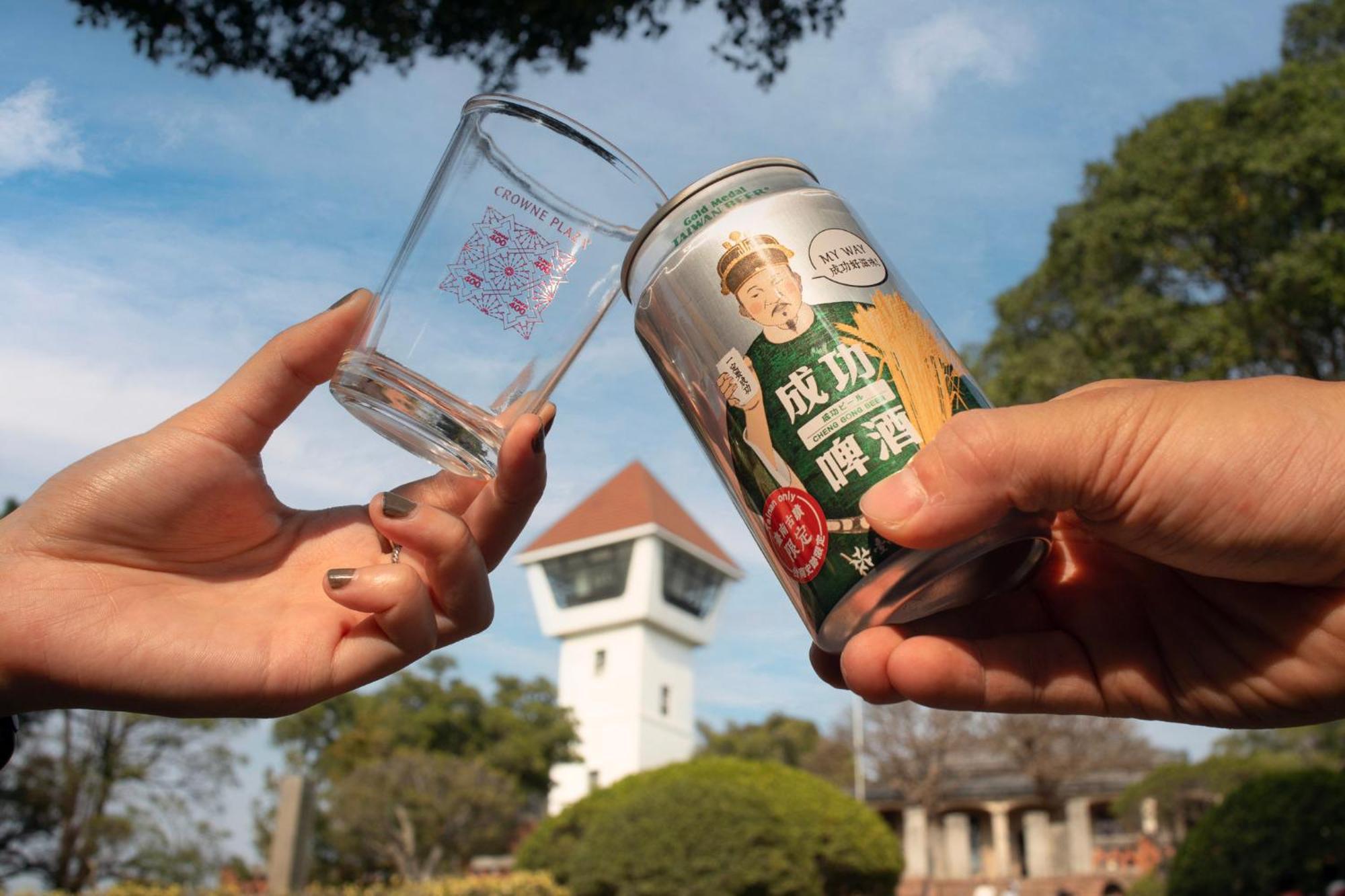 크라운 플라자 타이난 호텔 외부 사진 Beerlao